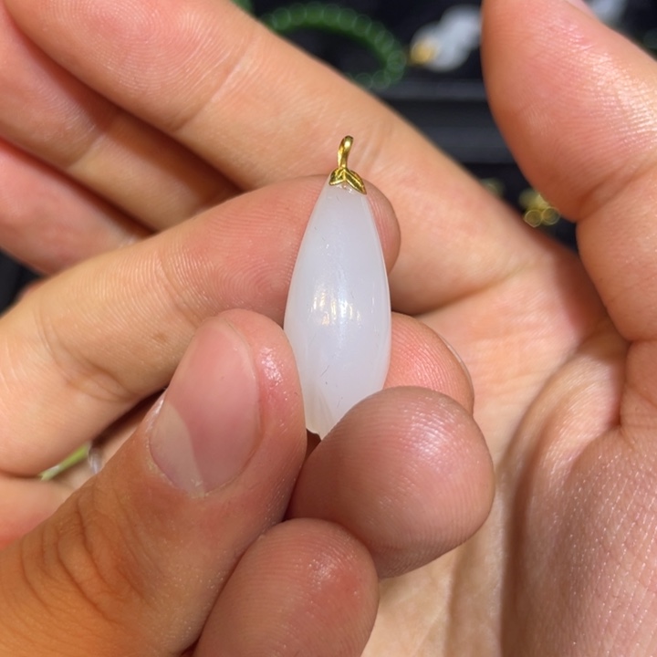 和田玉18K金镶嵌颈饰