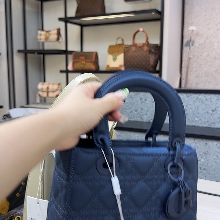 混合材质藏蓝色戴妃包磨砂手拎包另有链条