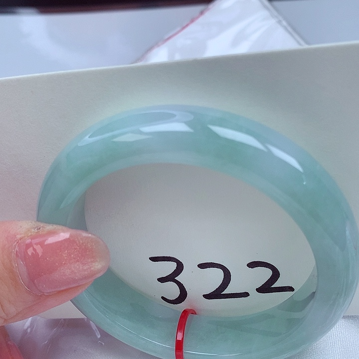 翡翠手镯未镶嵌翡翠