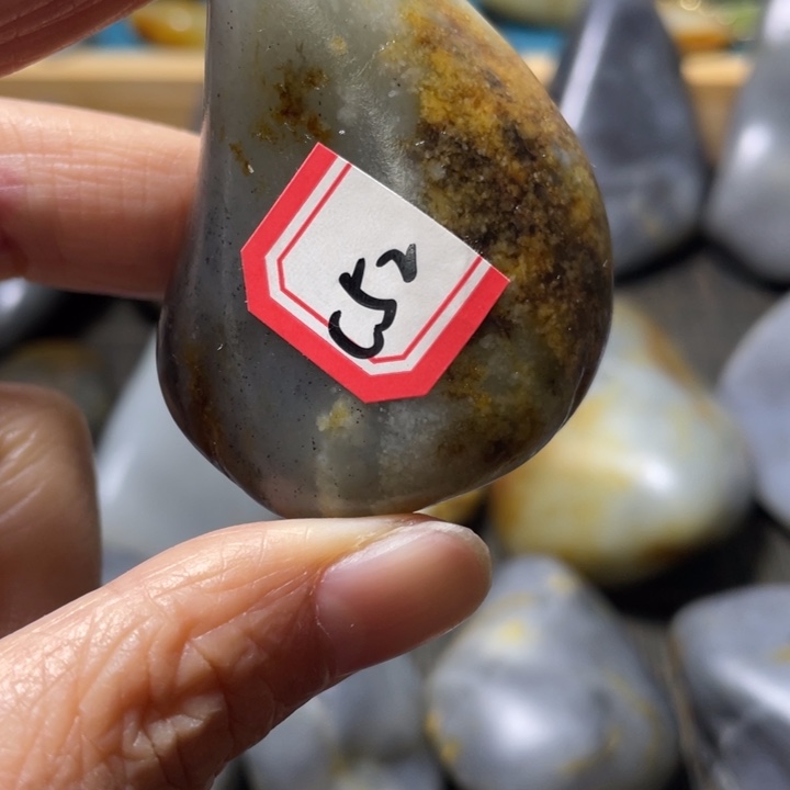 天***在和田玉未镶嵌颈饰