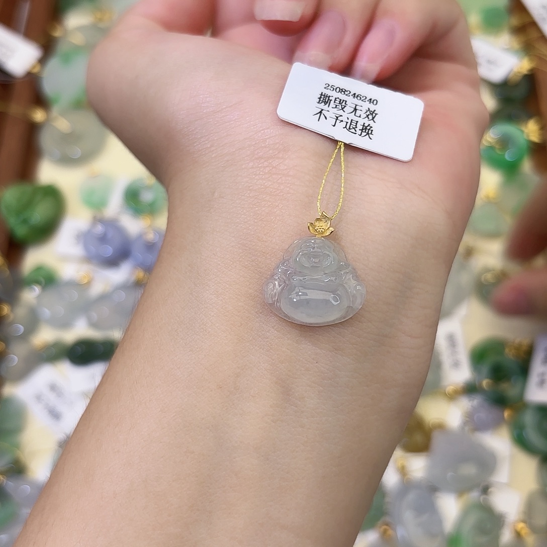 颈饰18K金镶嵌翡翠佛公