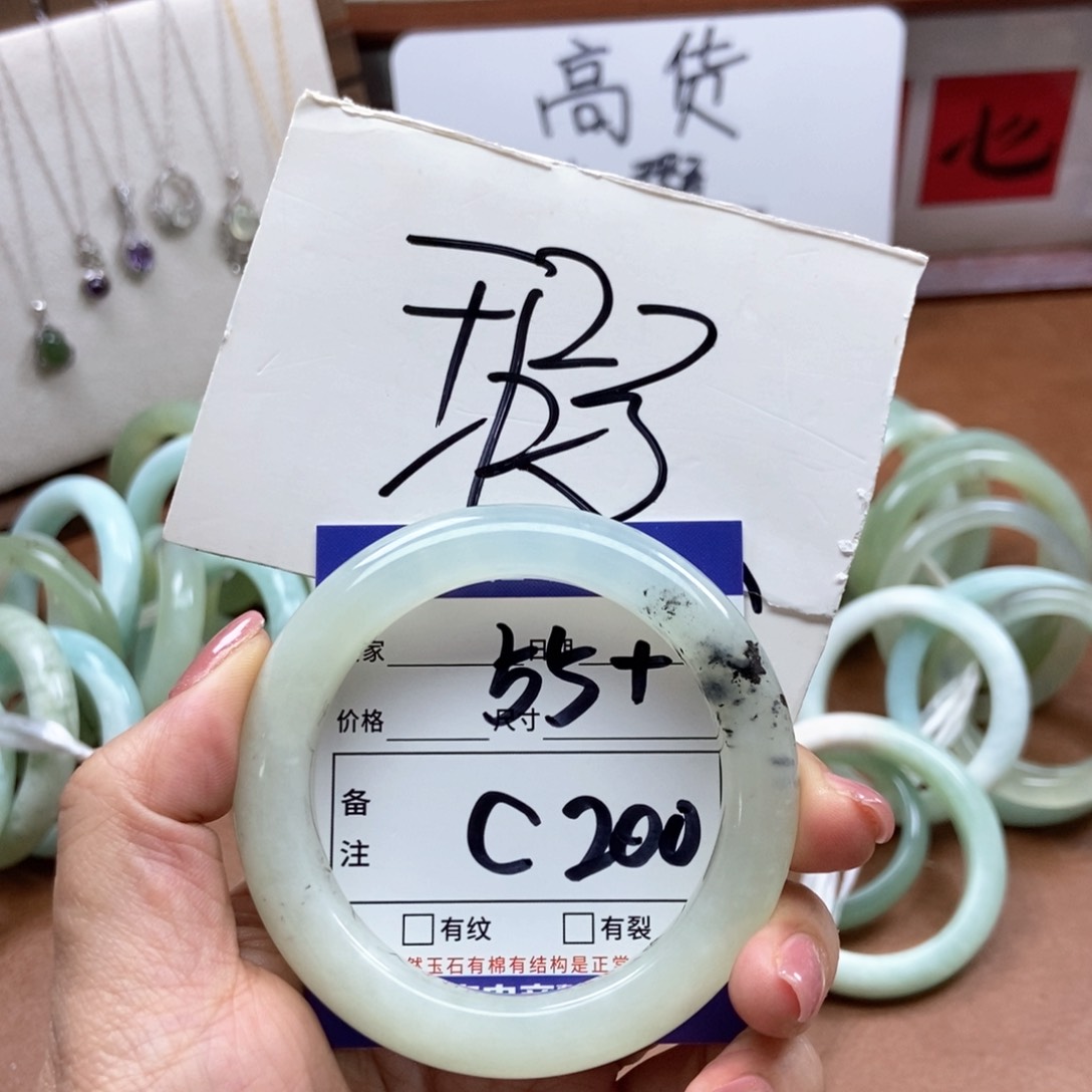 岫玉手镯手镯未镶嵌