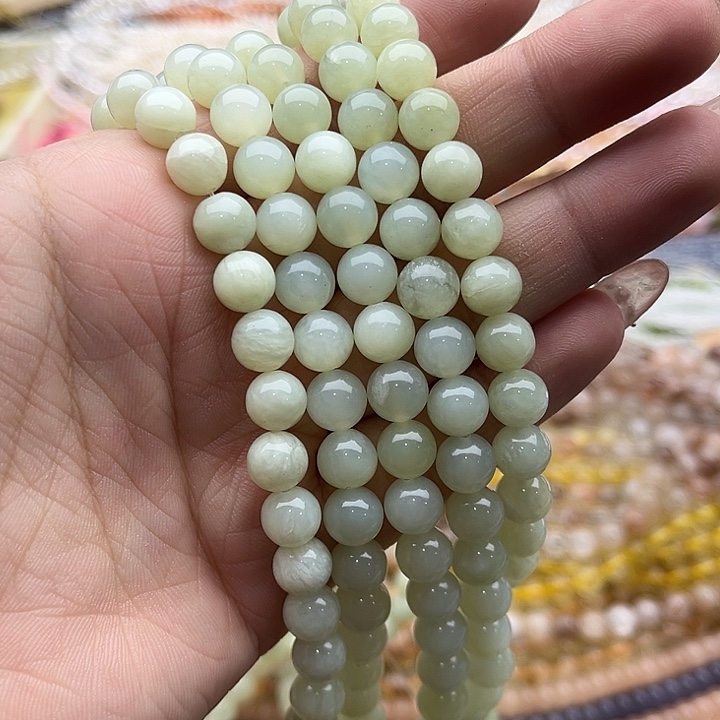 玛瑙/玉髓珠宝半成品未镶嵌一条8mm左右岫玉几颗有瑕