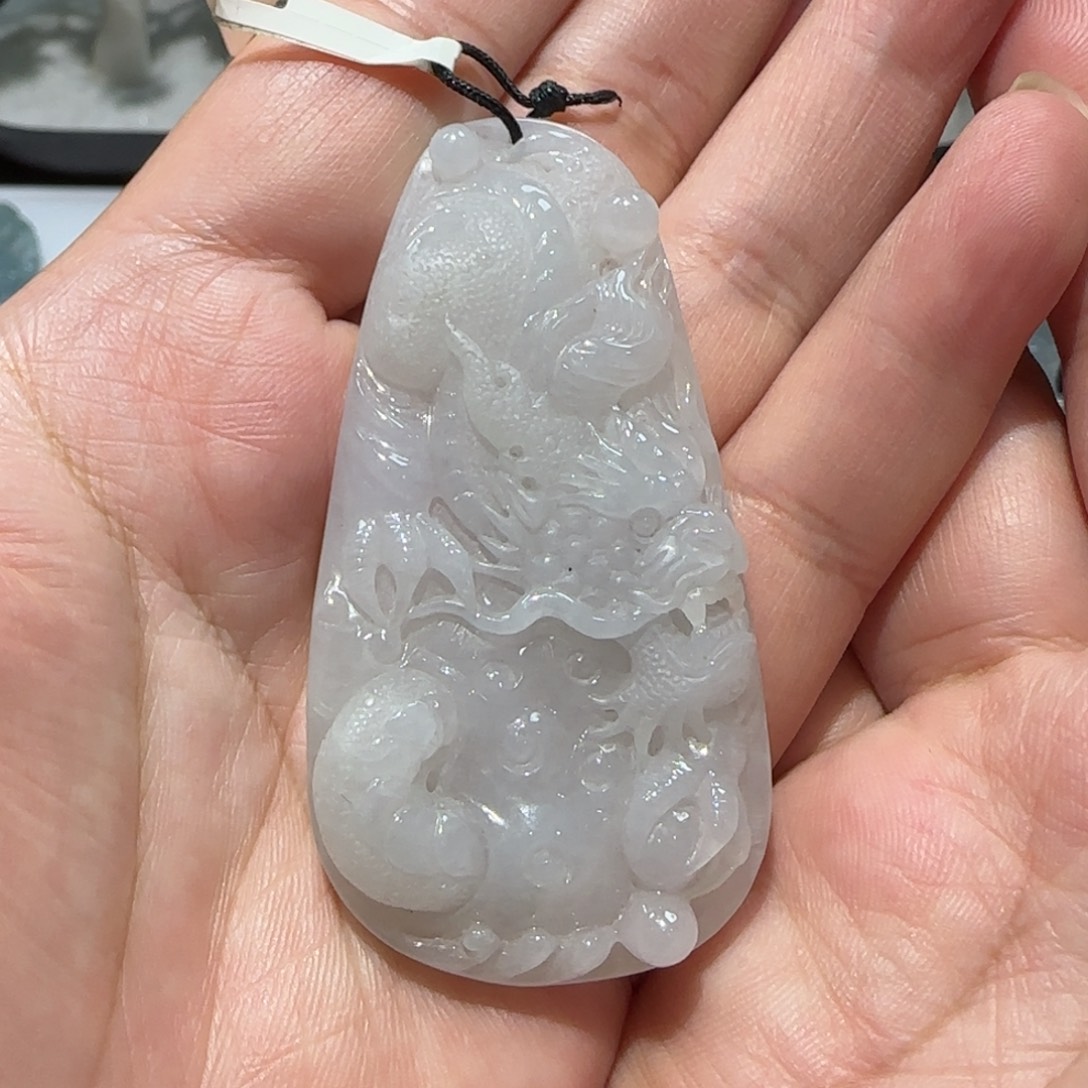 翡翠未镶嵌颈饰。。