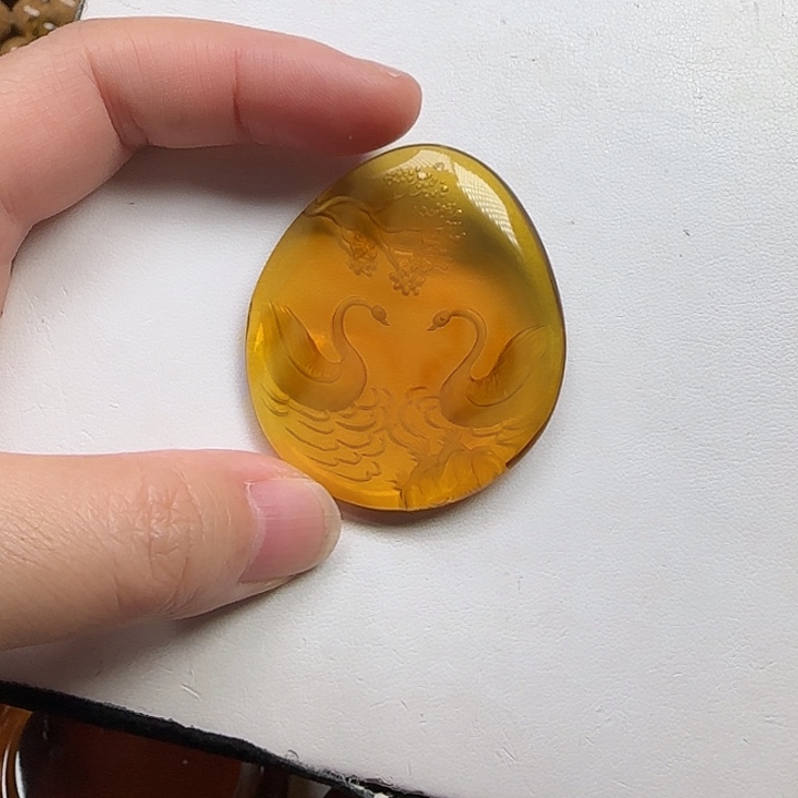 琥珀颈饰未镶嵌天然缅甸琥珀雕刻吊坠11.5克