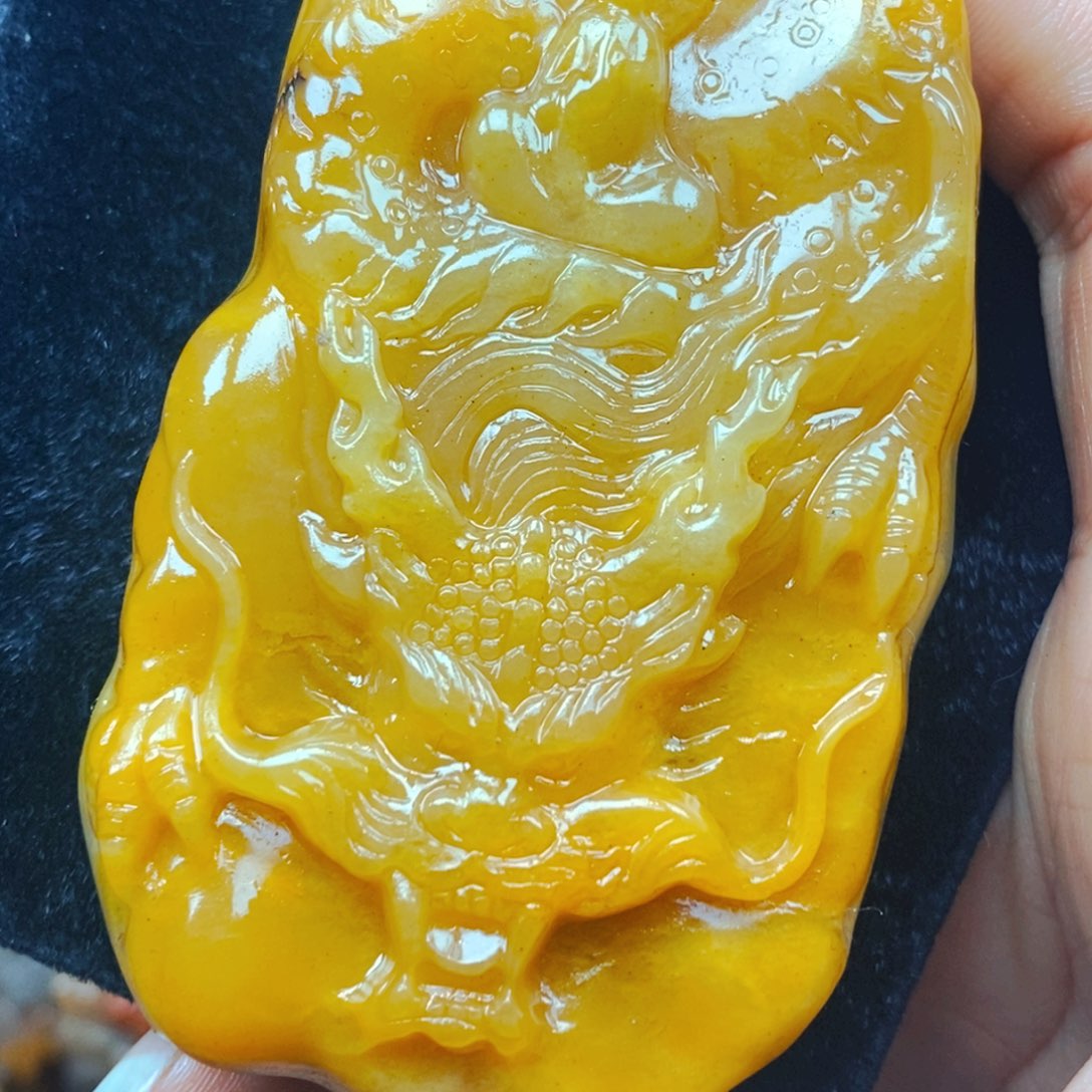 未镶嵌石英质玉（黄龙玉）颈饰