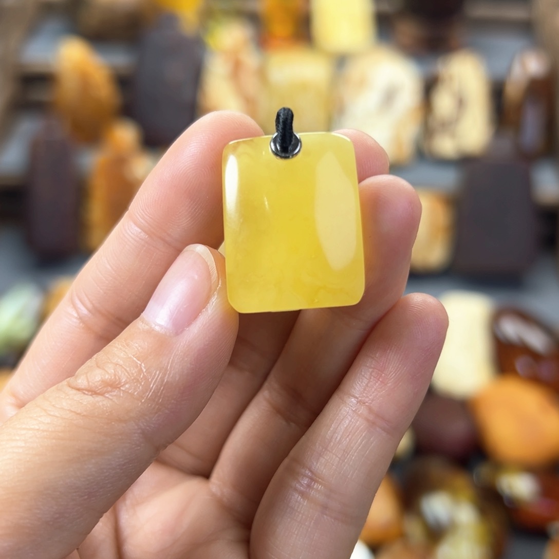 琥珀裸石未镶嵌琥珀