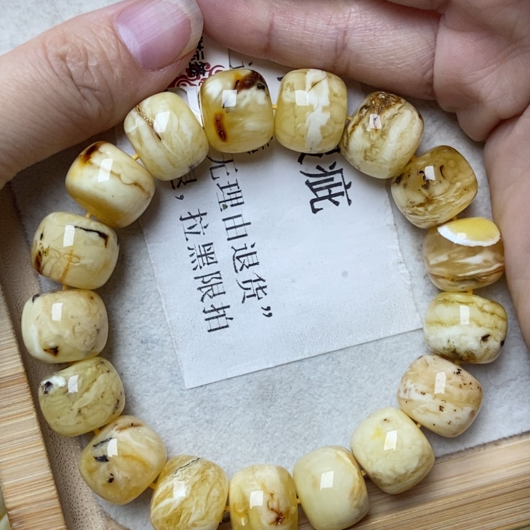 蜜蜡未镶嵌珠宝奇石55