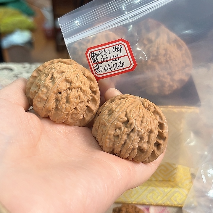 文玩核桃把件白狮子