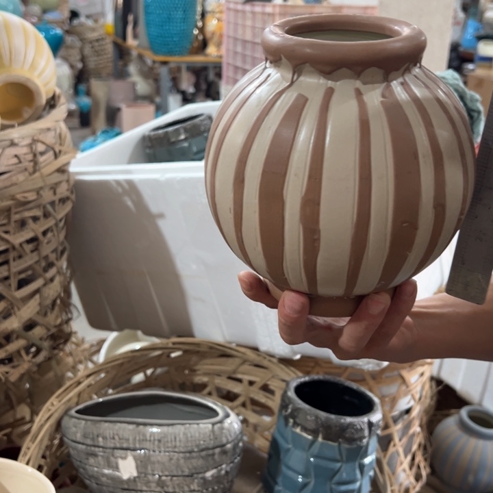 陶瓷花瓶摆件外贸出口（微瑕）高18口7公分