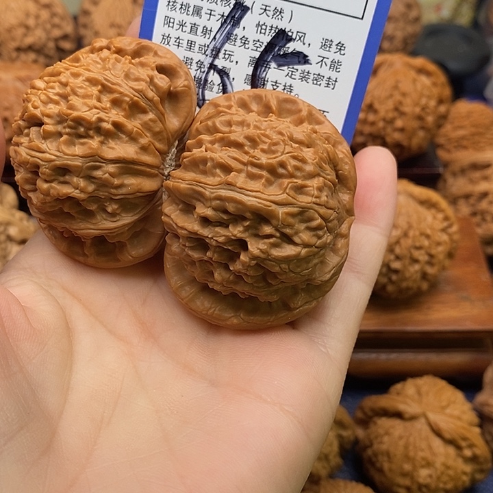 D***o吊坠桃核白狮子头50