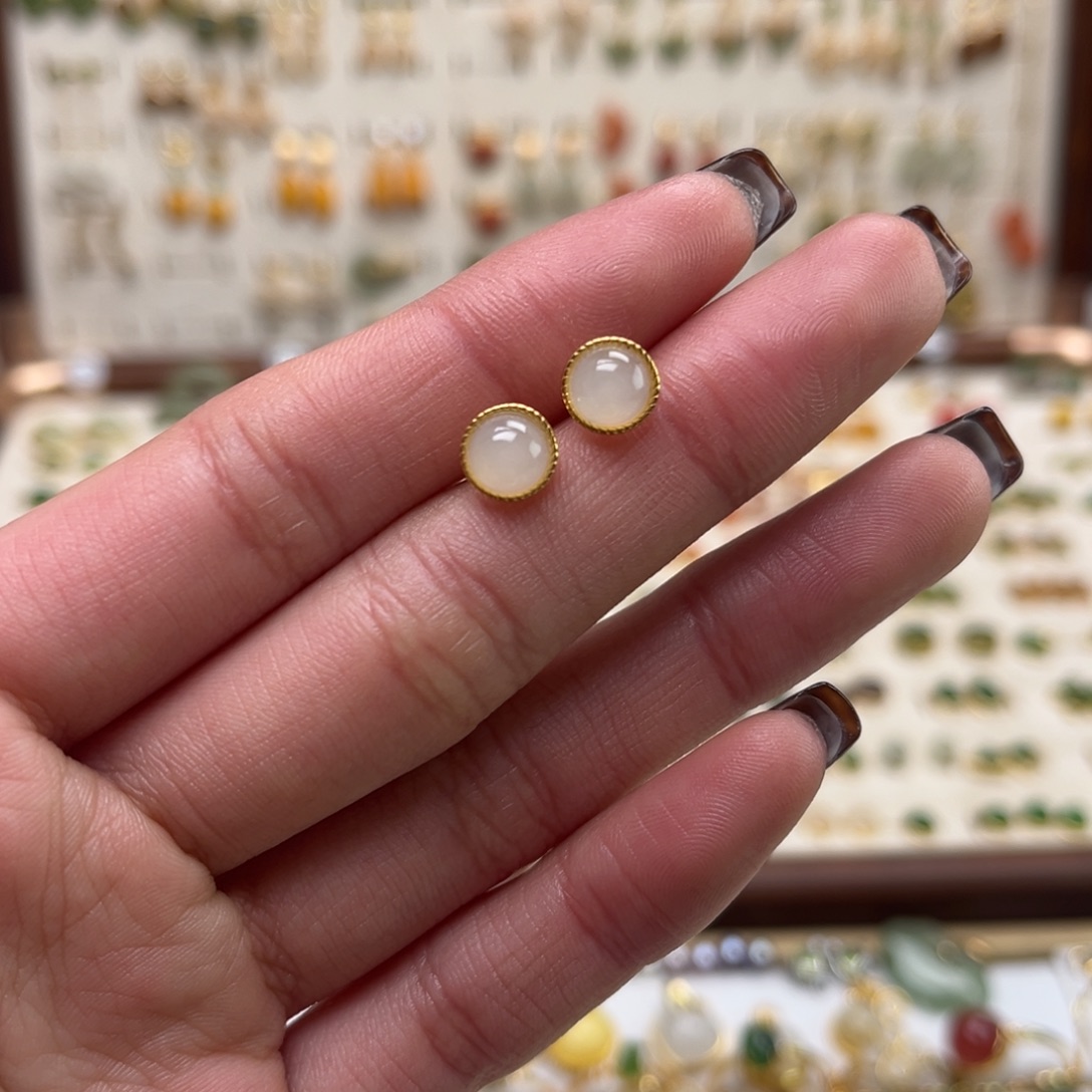 和田玉未镶嵌耳饰