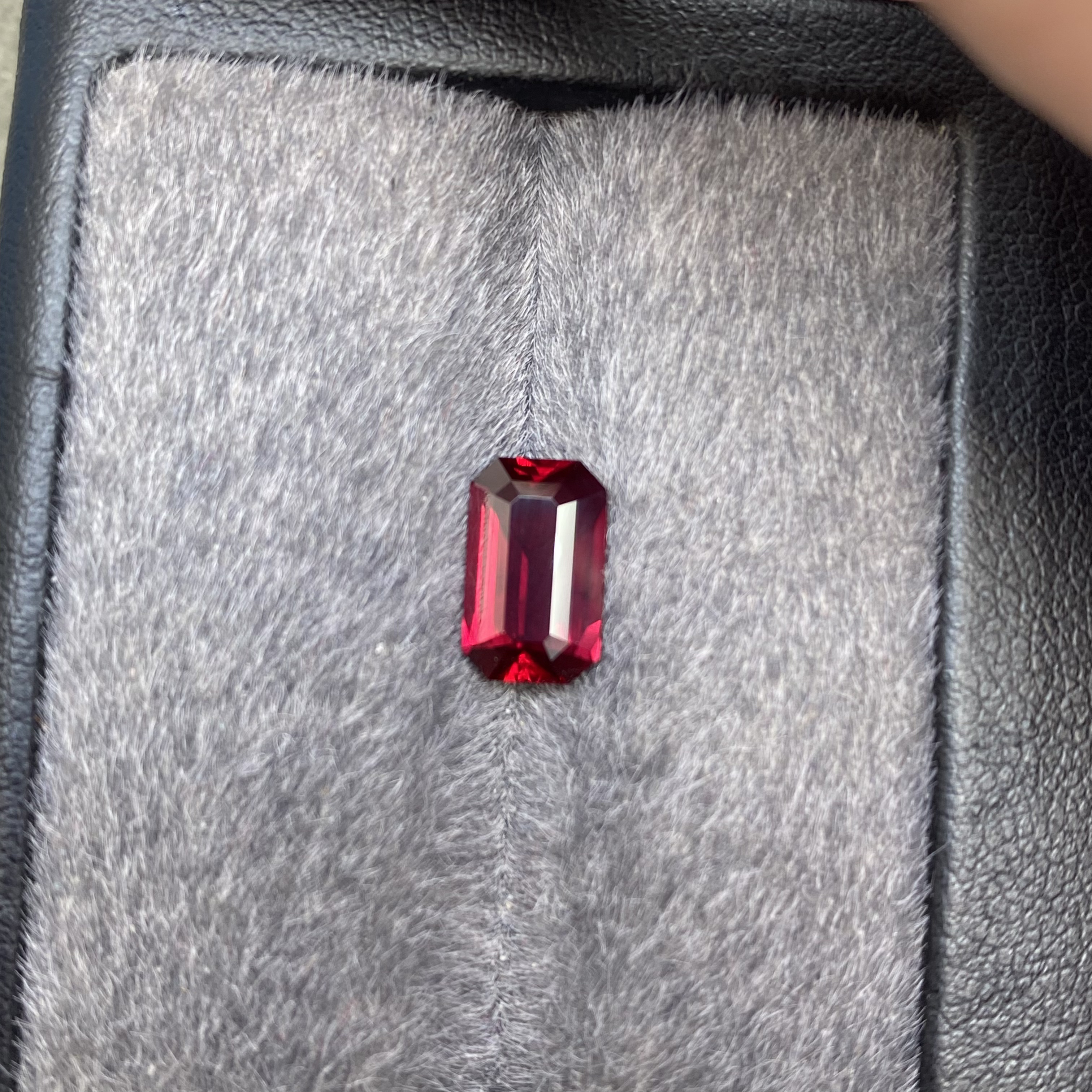 无烧鸽血红红宝石2.03ct全净无瑕经典祖切大台面火彩好高性价比