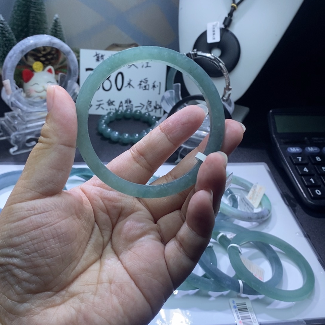 王***粒定制翡翠未镶嵌手镯方