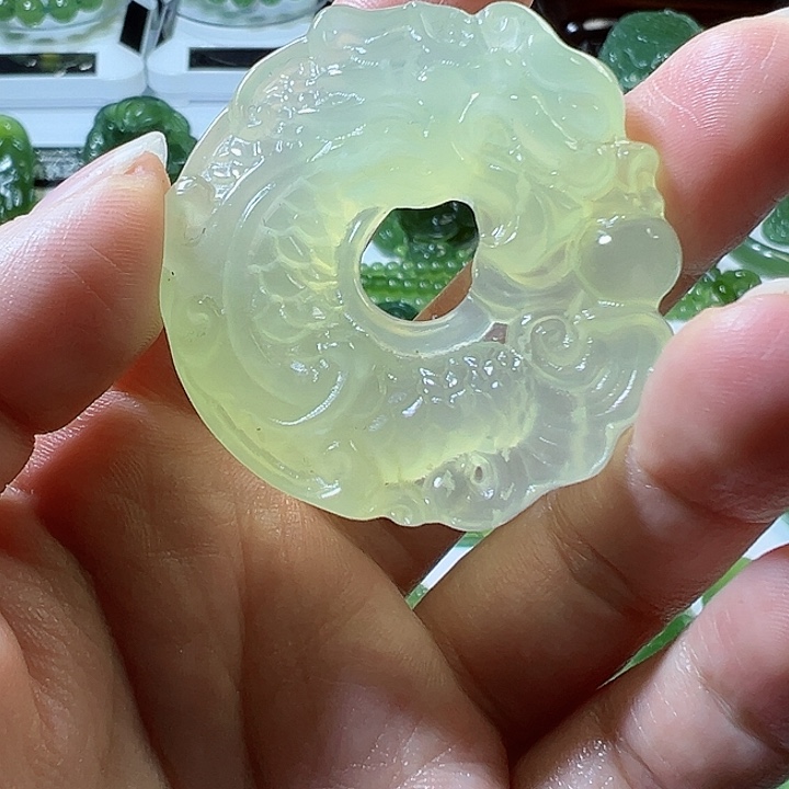 蛇纹石玉颈饰未镶嵌