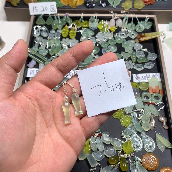 享***独蛇纹石玉合金耳钉