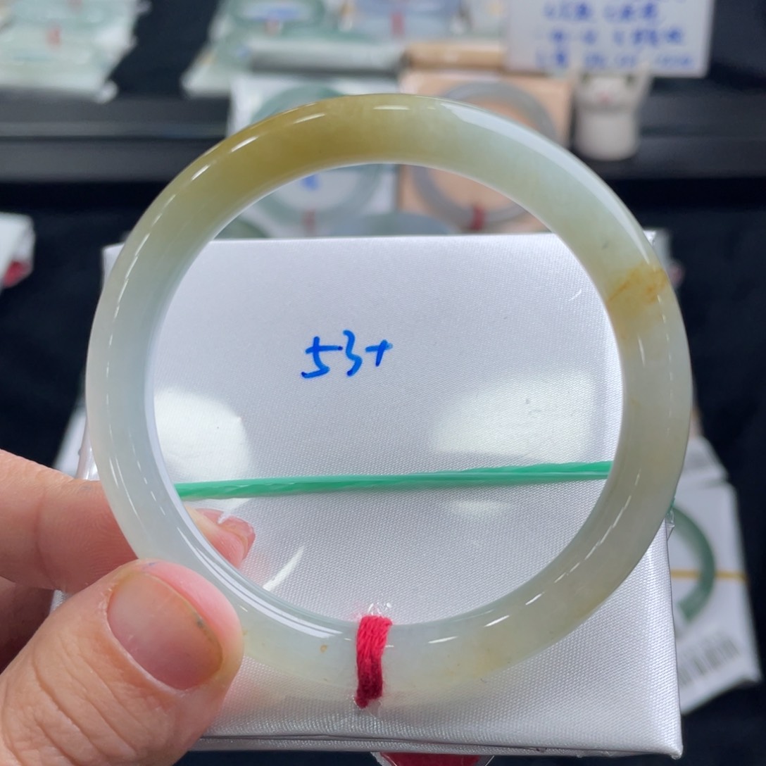 翡翠手镯未镶嵌翡翠手镯