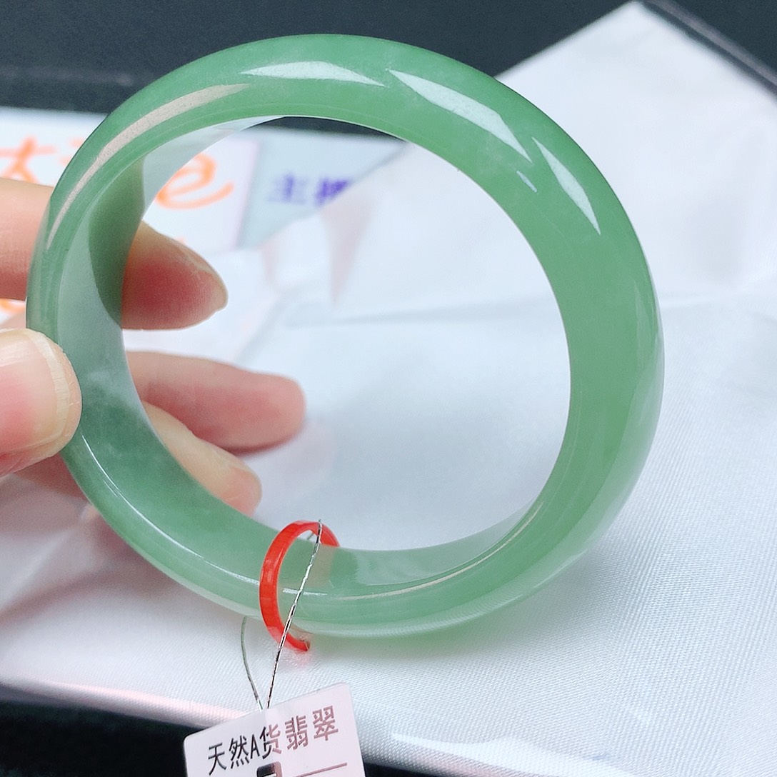 翡翠手镯未镶嵌57贵