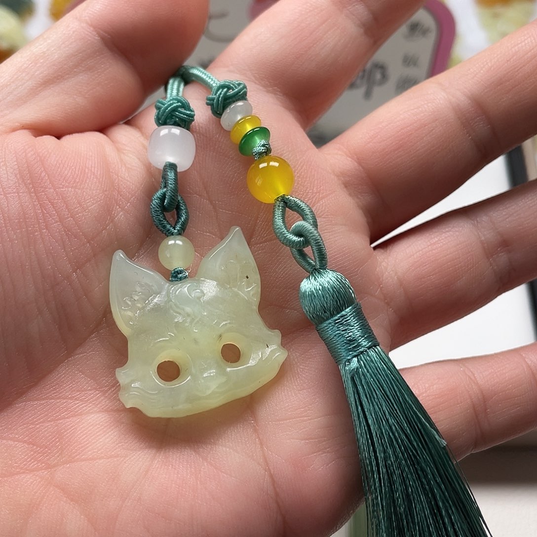 港***湾蛇纹石玉未镶嵌颈饰