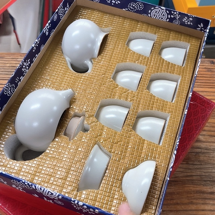 孤品茶具套装等。      