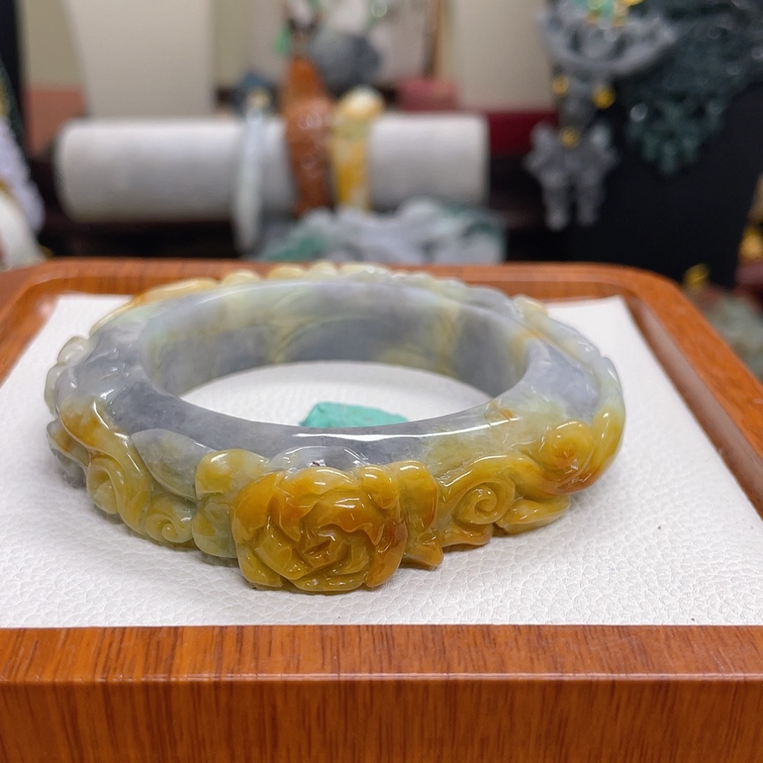 ****M翡翠未镶嵌颈饰套镯