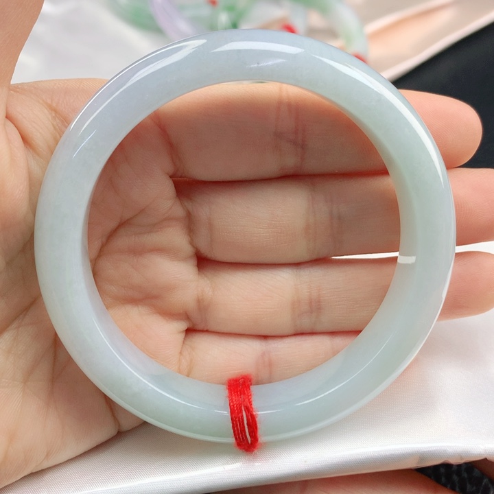 翡翠手镯未镶嵌浅绿57