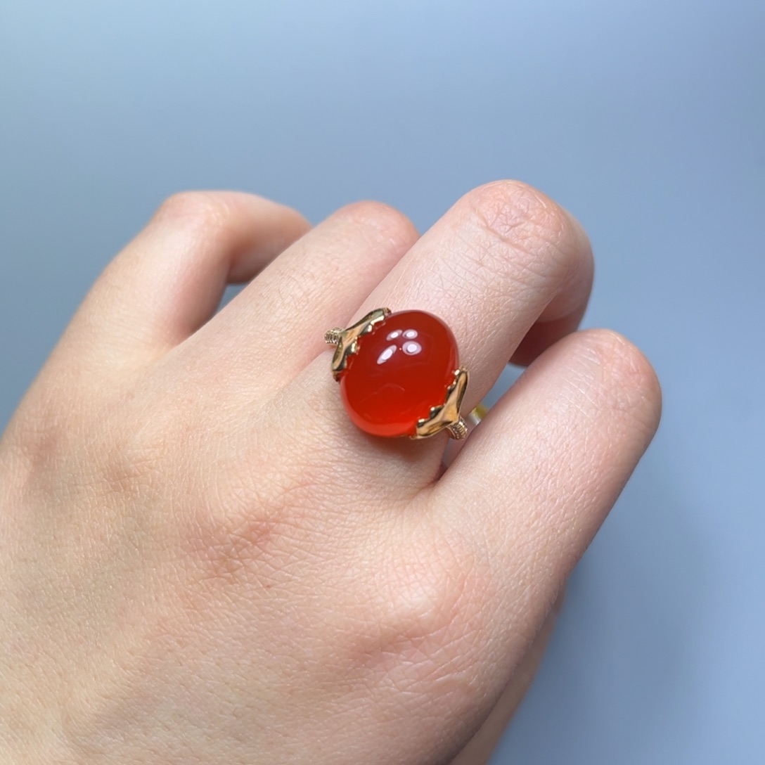 南红玛瑙冰红戒指18K金镶嵌