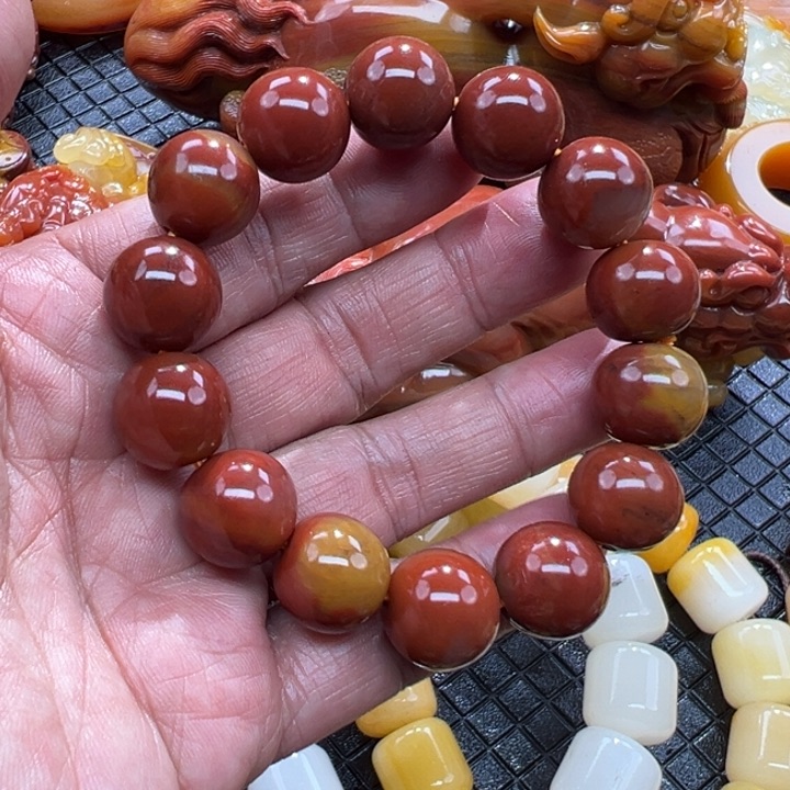 石英质玉（黄龙玉）颈饰未镶嵌