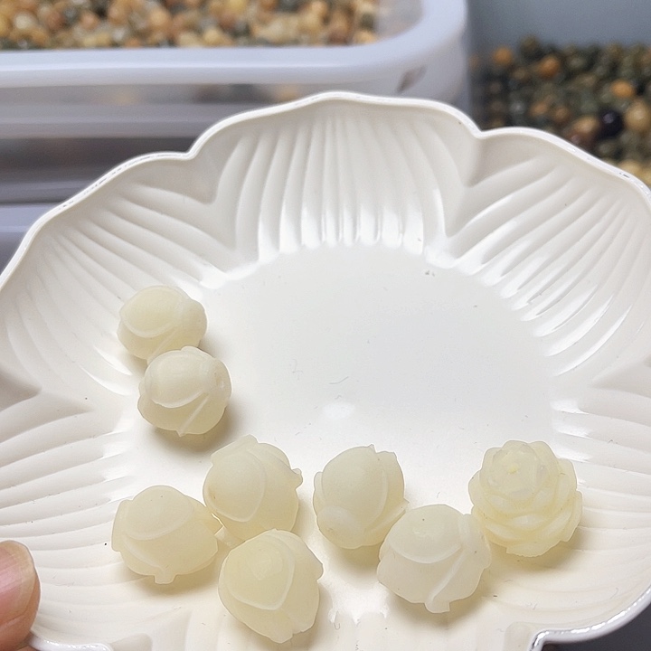 白玉菩提吊坠白玉菩提20雕刻玉兰花2颗