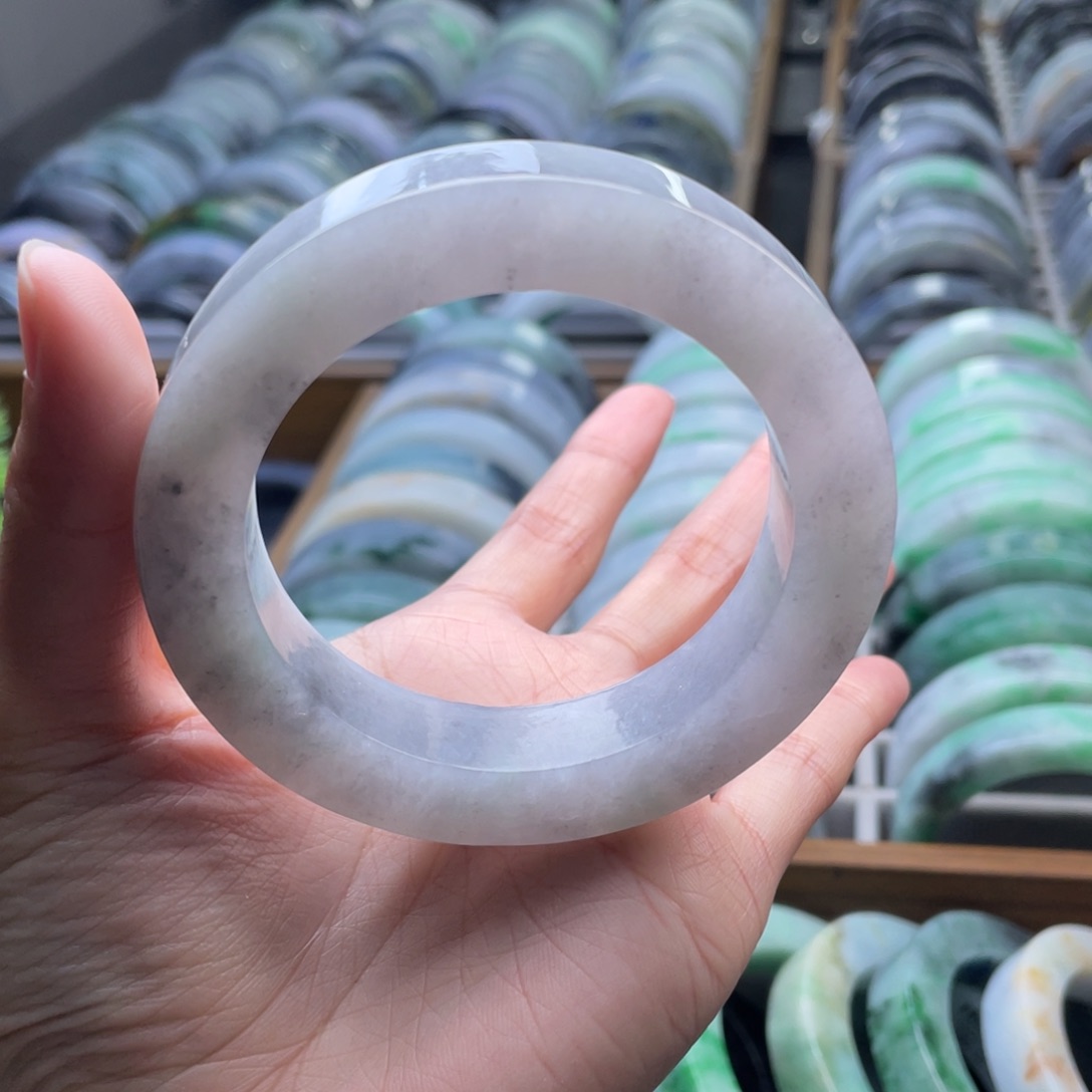 定制翡翠未镶嵌翡翠手镯