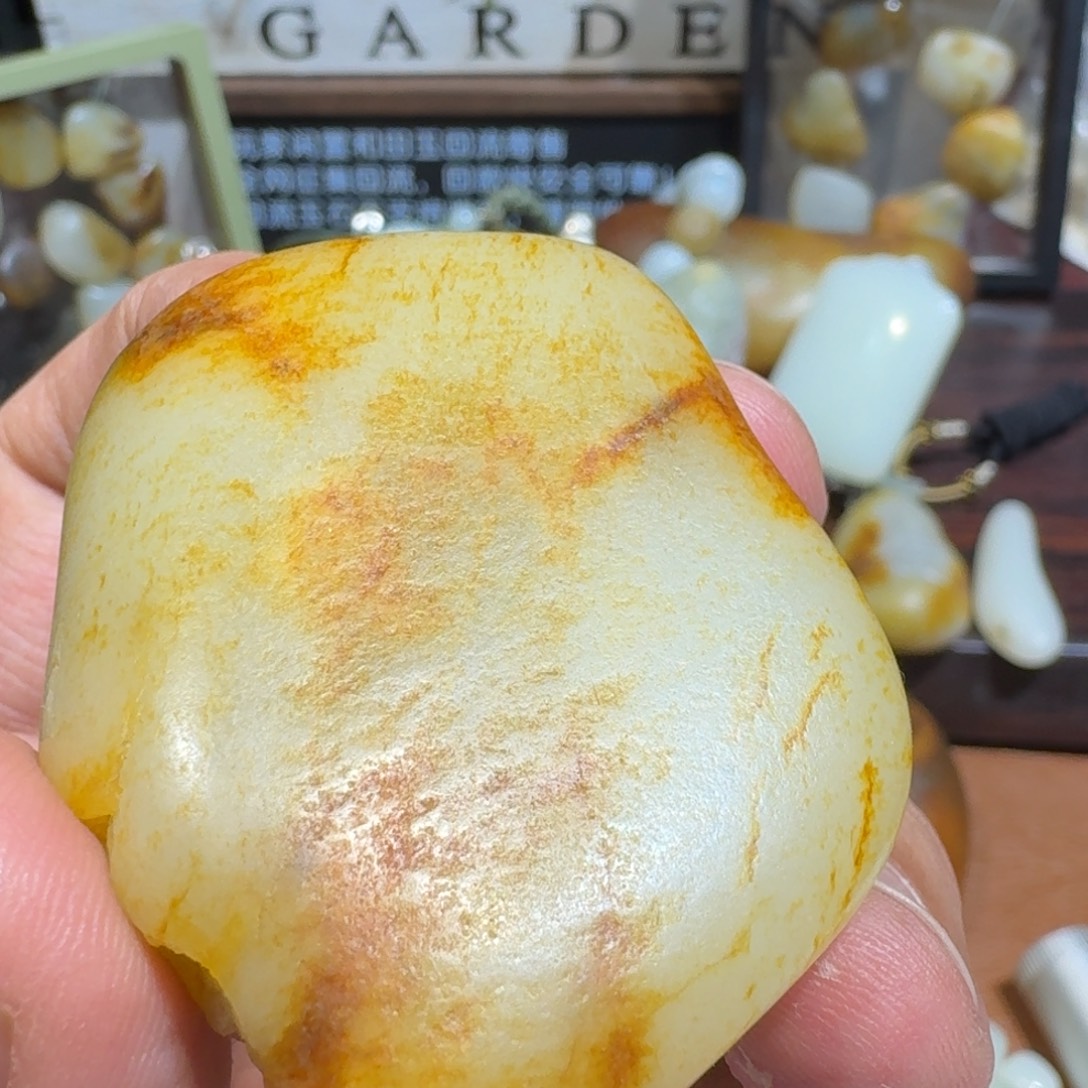 和田玉未镶嵌把件