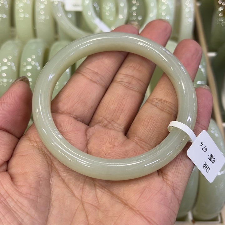 和田玉（糖玉）未镶嵌手镯