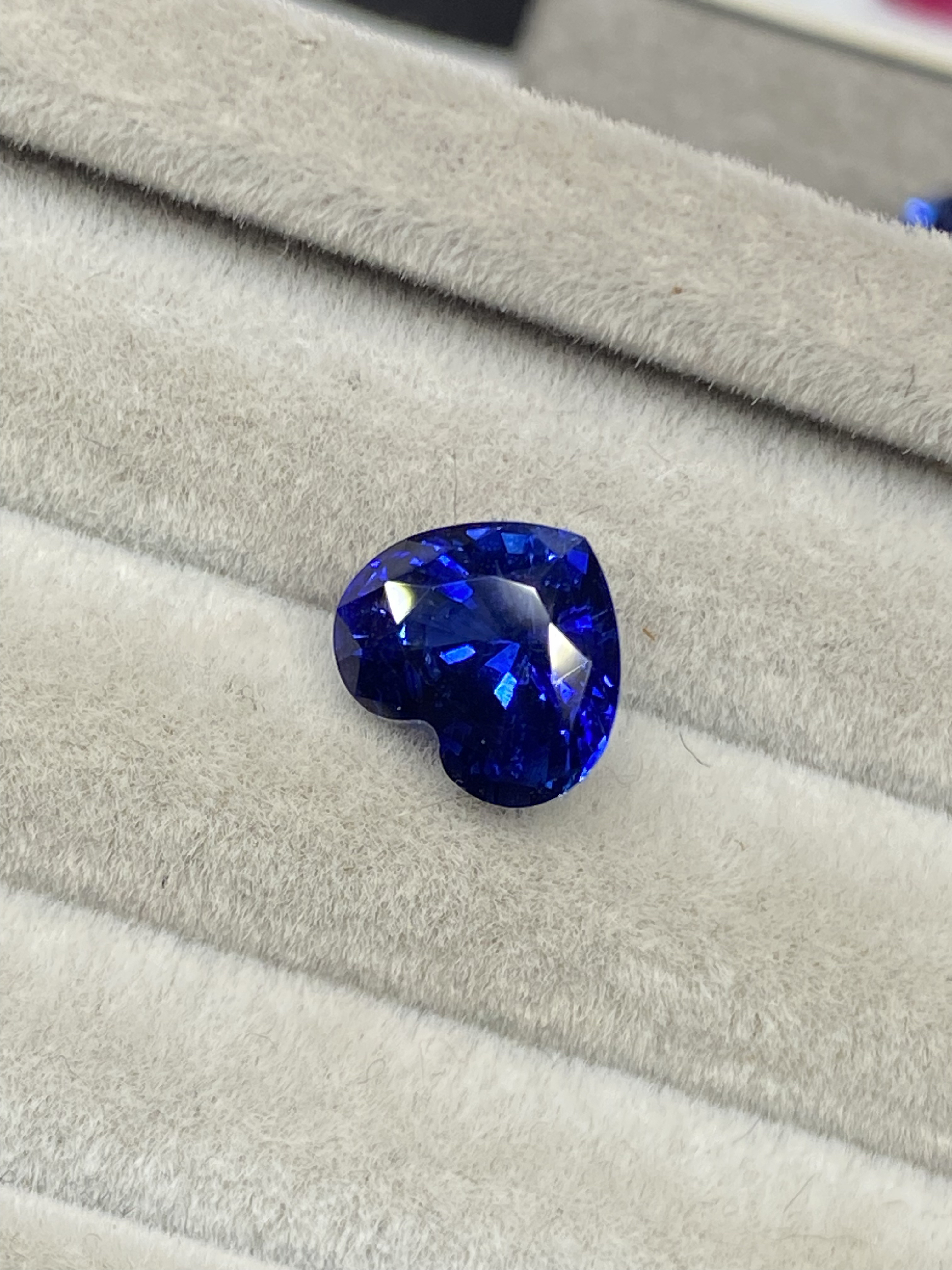 2.08克拉皇家蓝蓝宝石裸石未镶嵌