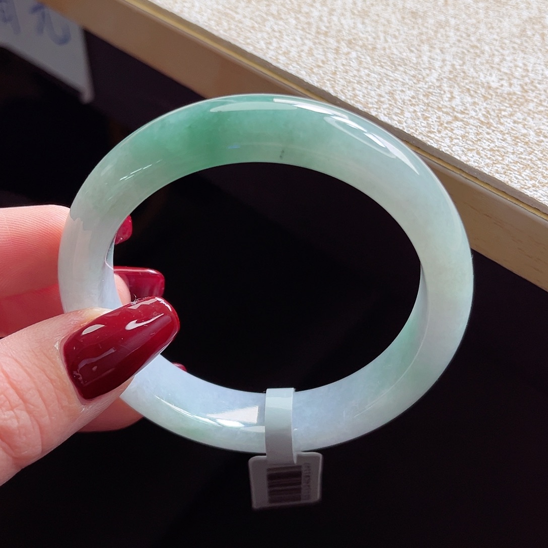 翡翠手镯未镶嵌手镯