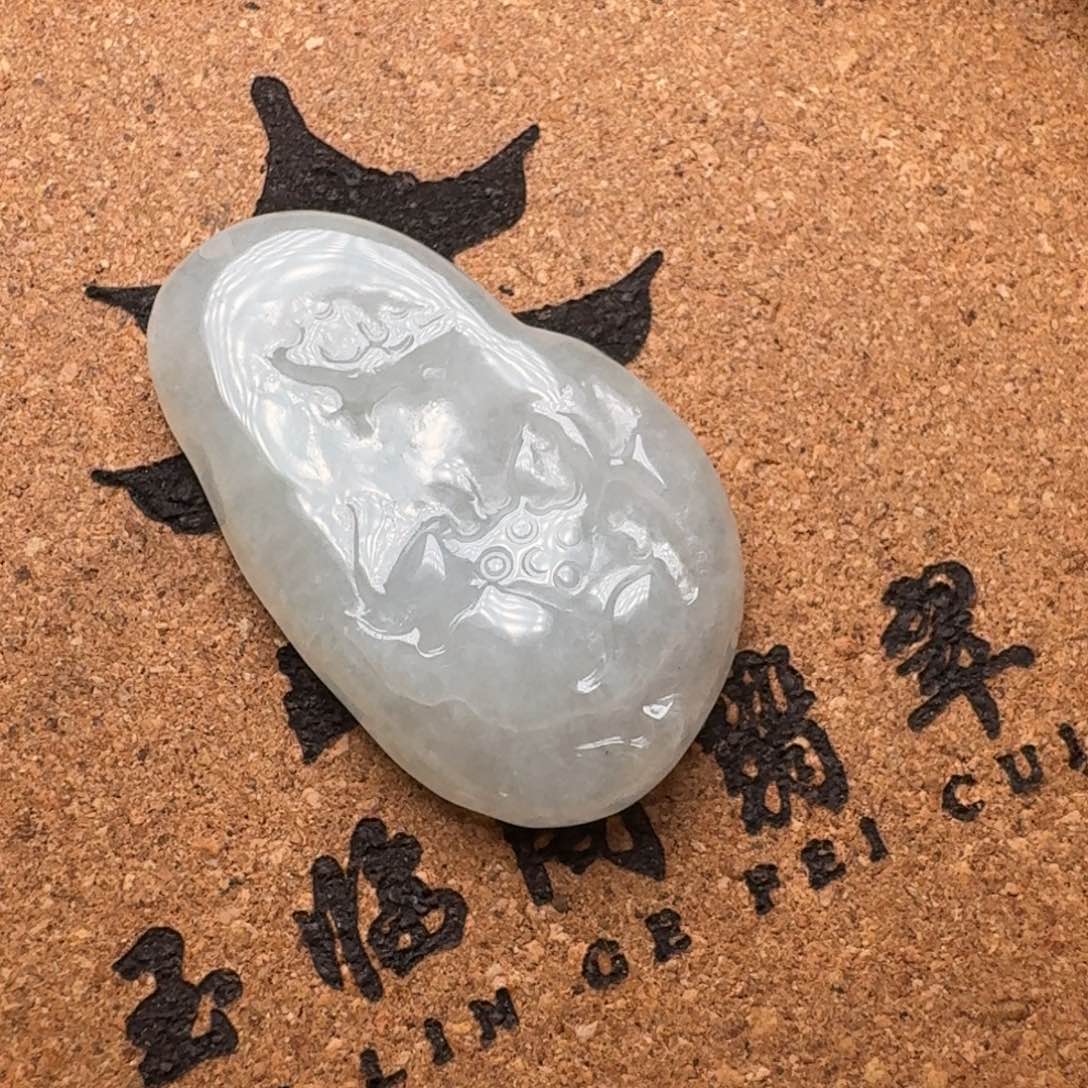 翡翠未镶嵌颈饰荷花牌