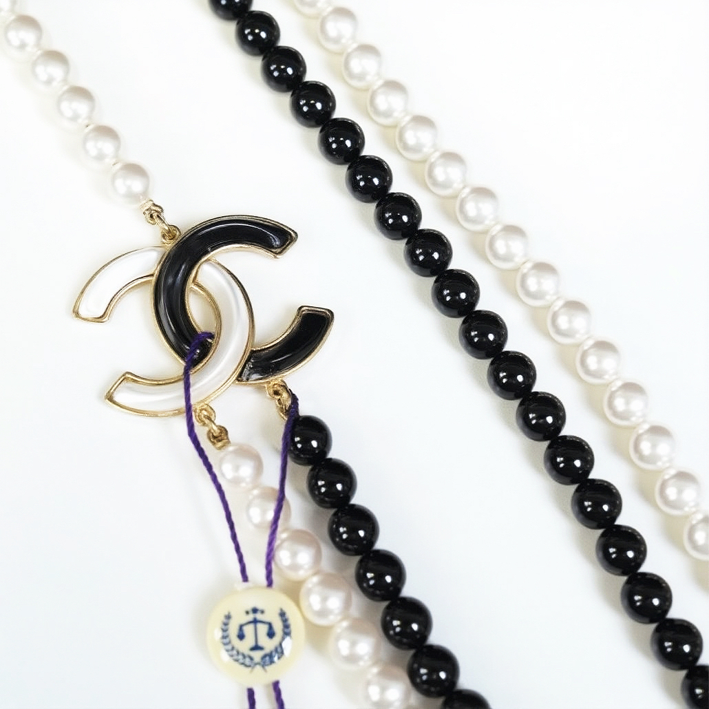Chanel 黑白双C黑白珠项链