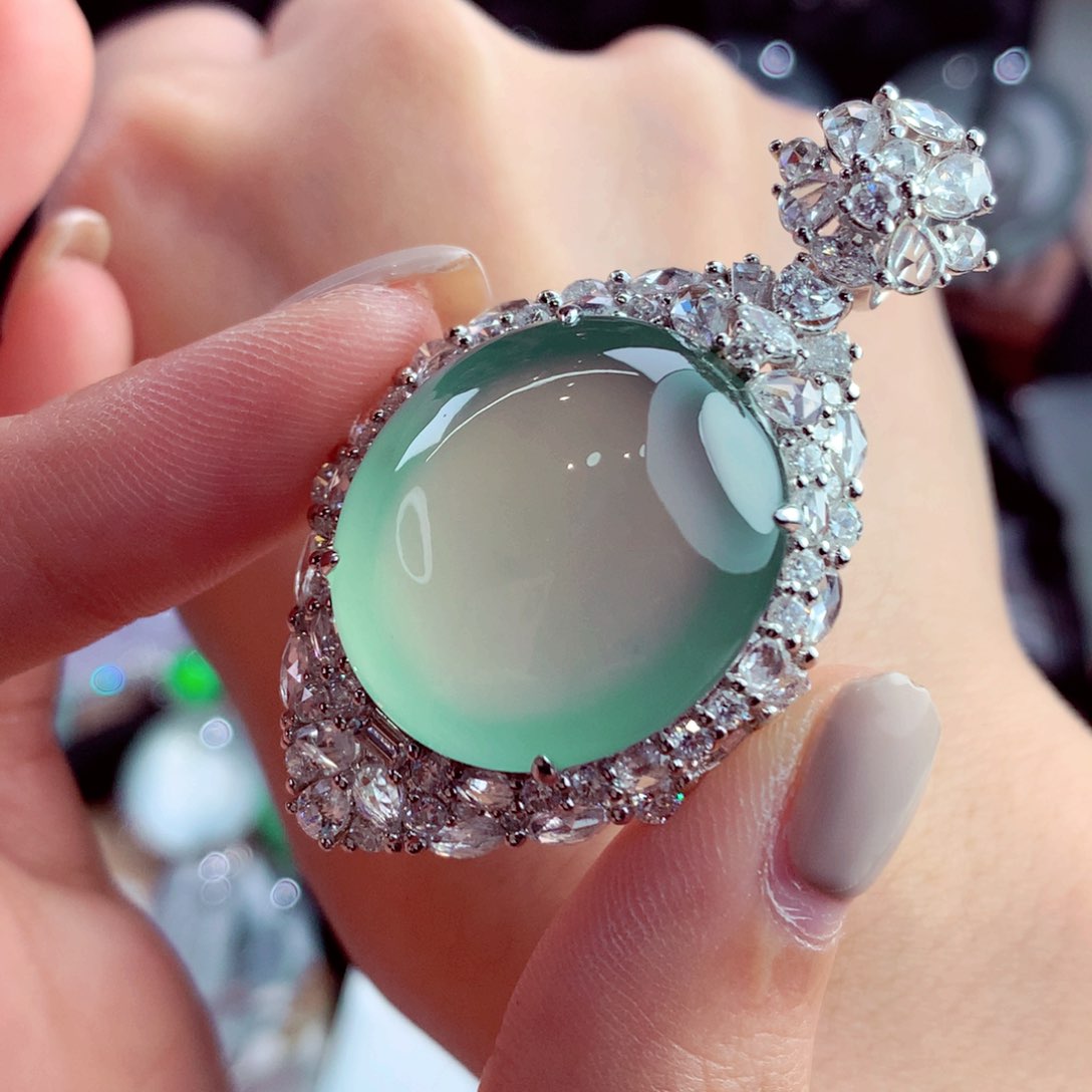 吊坠(不含链)18K金镶嵌翡翠定金10w看货总价咨询客服