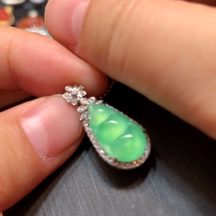 【闪购商品】颈饰18K金镶嵌翡翠翡翠