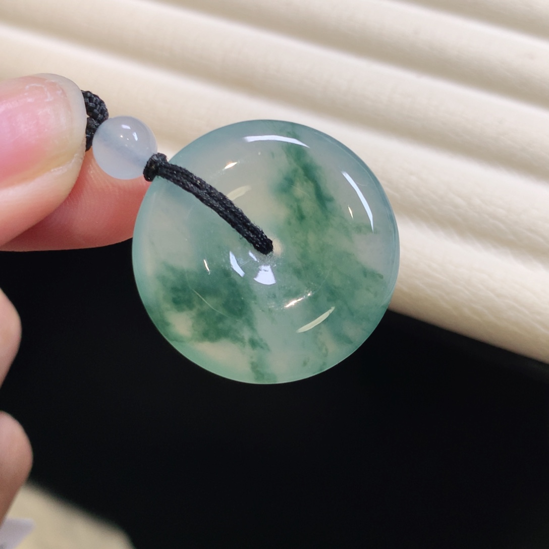 翡翠颈饰未镶嵌扣子