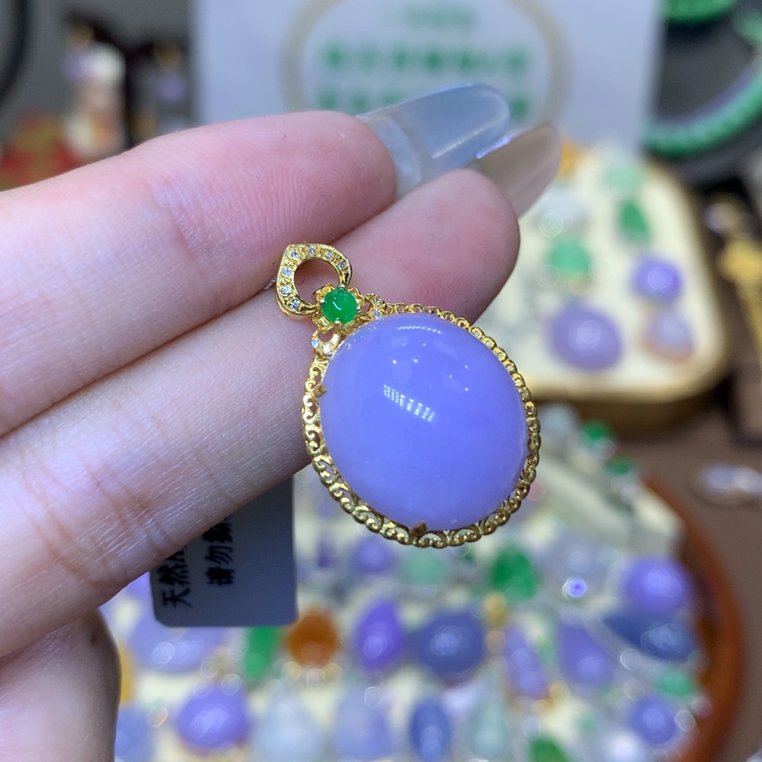 翡翠18K金镶嵌颈饰翡翠