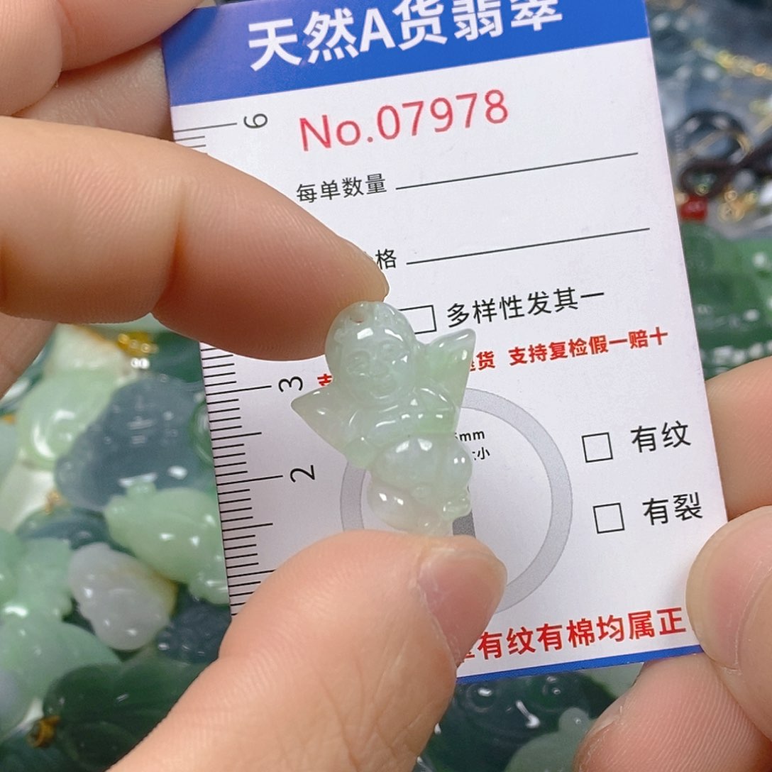 翡翠颈饰未镶嵌天然翡翠