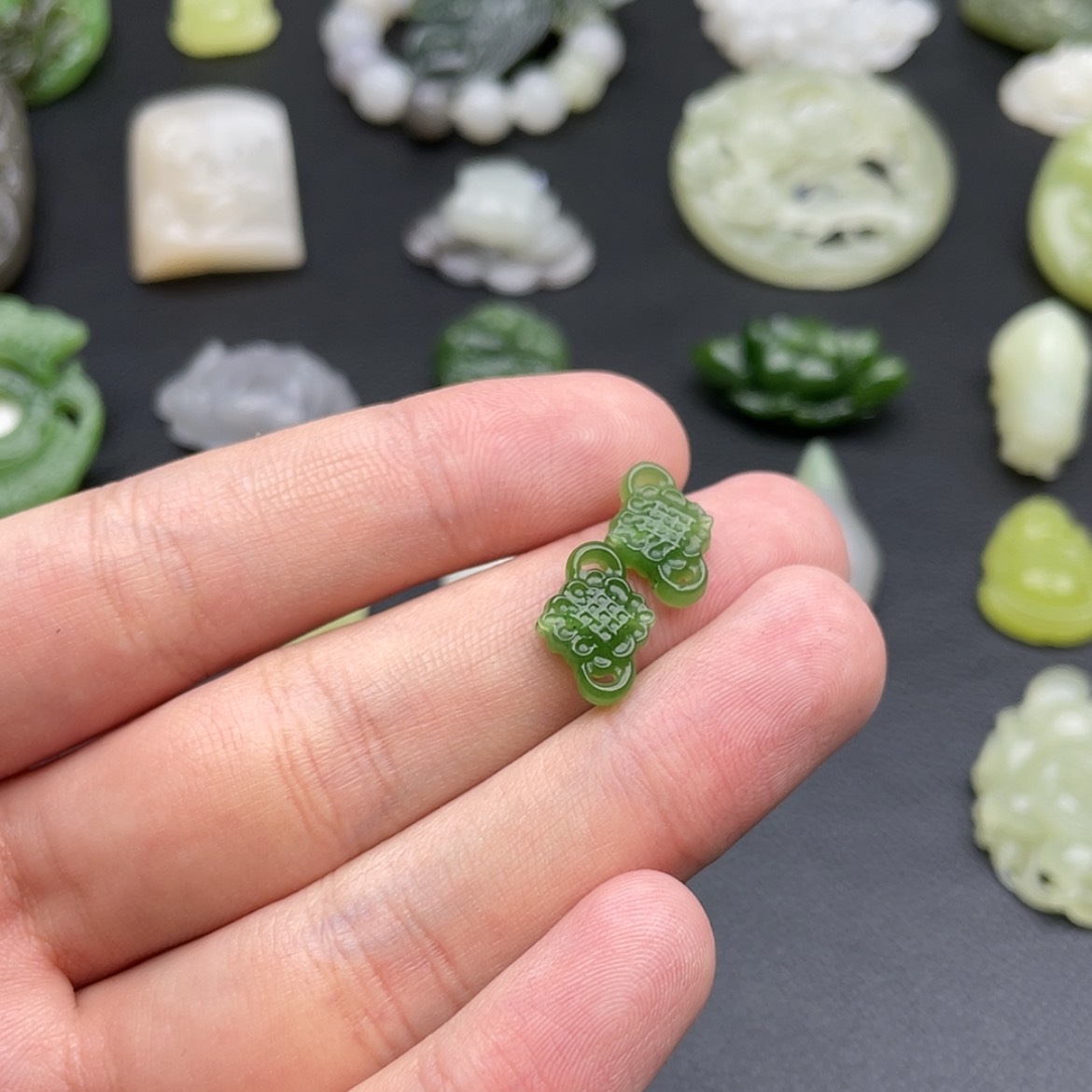 【闪购商品】颈饰未镶嵌和田玉忍**王