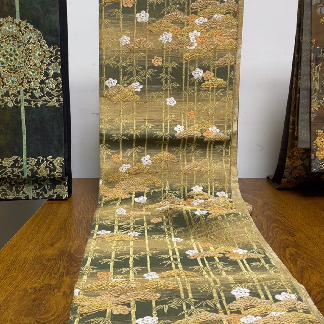 鸾***舍织绣织锦技艺高超