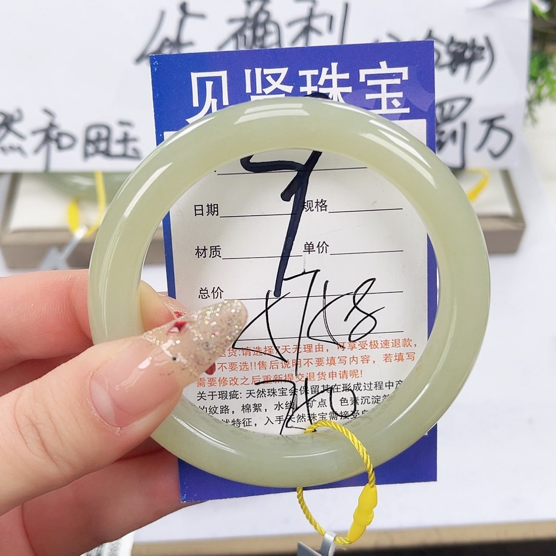 和田玉手镯未镶嵌