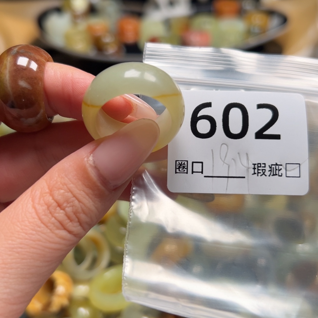 饮***苏蛇纹石玉未镶嵌戒指