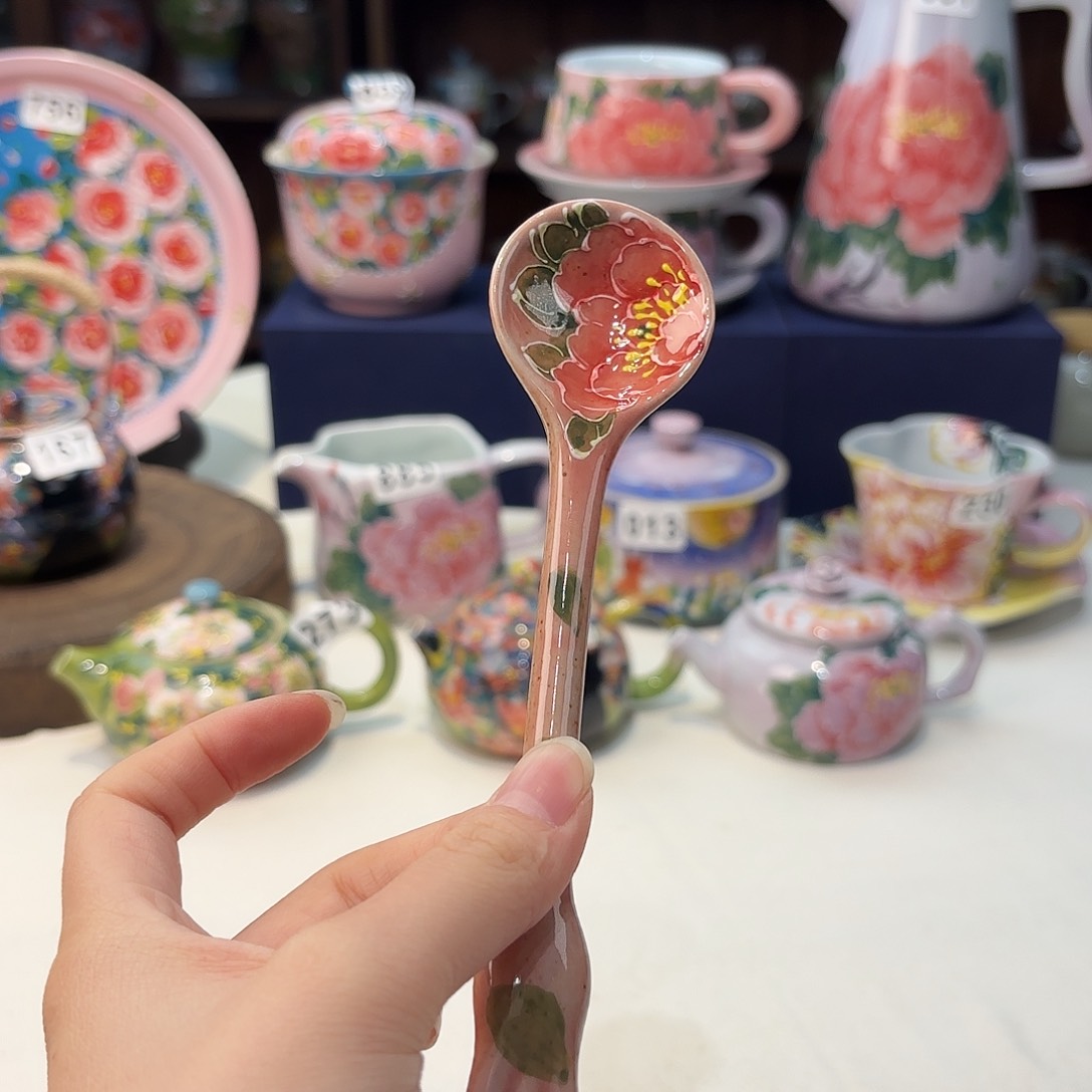 瓷片兔兔的小可爱太