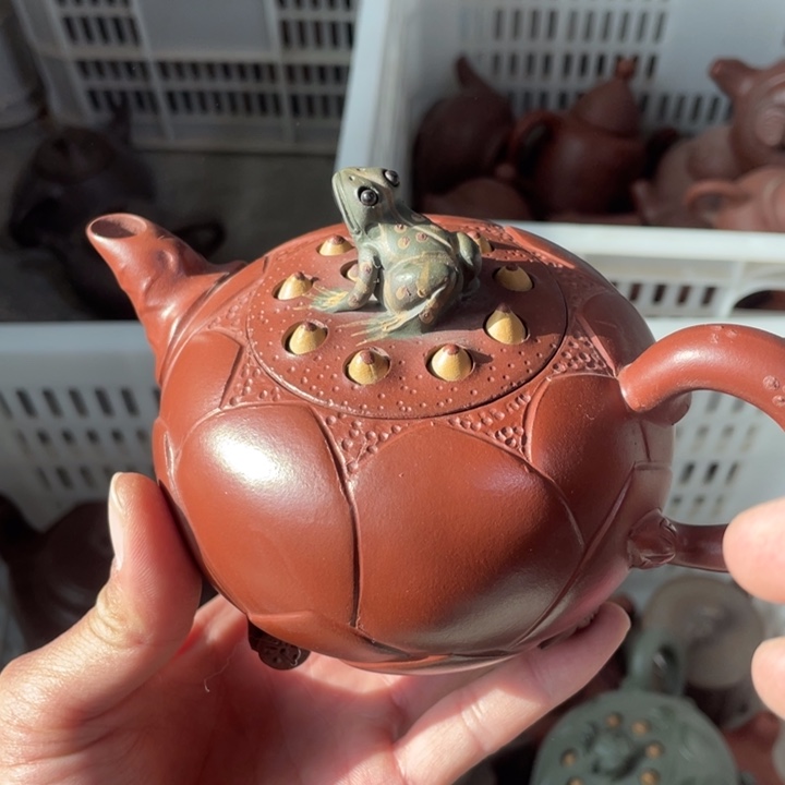 老厂紫砂壶一件。