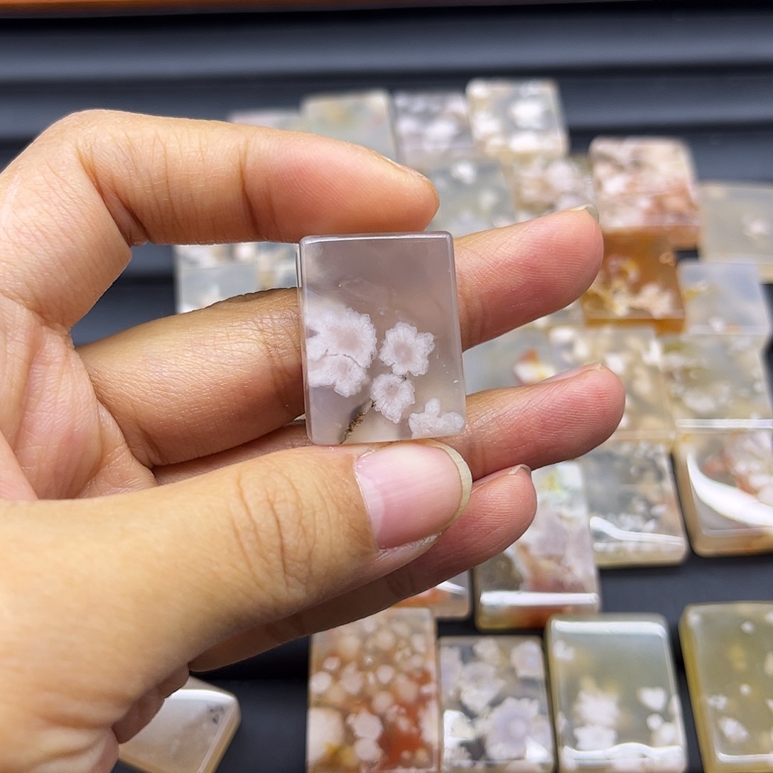 冒***子玛瑙/玉髓未镶嵌颈饰