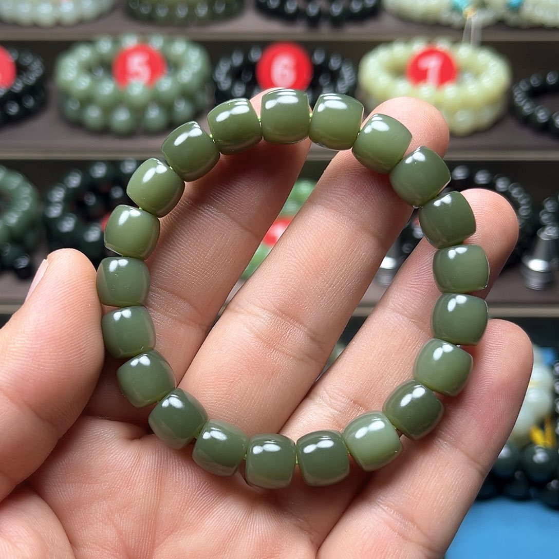 柳***风和田玉未镶嵌手链