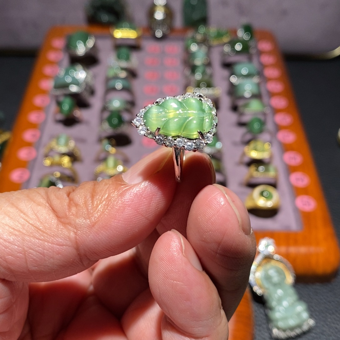 春***阳和田玉未镶嵌戒指